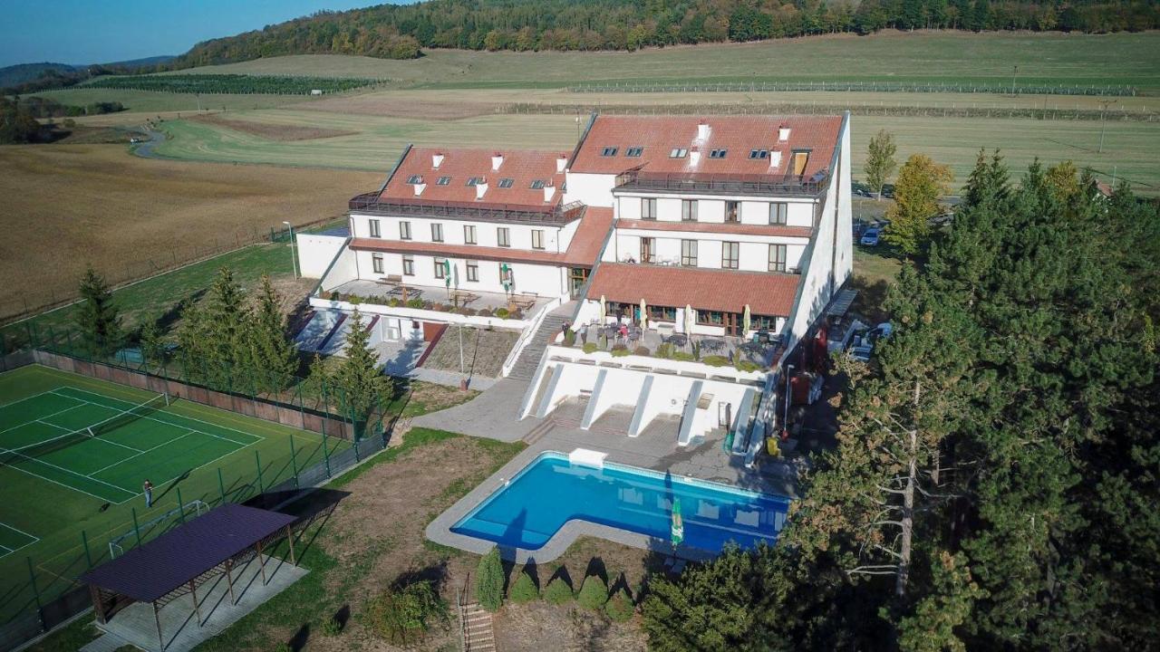 Hrebecniky Hotel Berounka מראה חיצוני תמונה