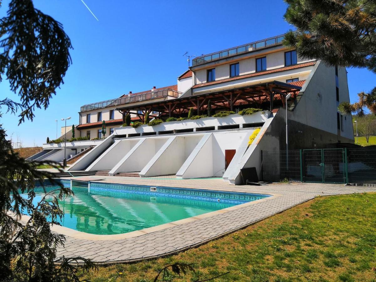 Hrebecniky Hotel Berounka מראה חיצוני תמונה