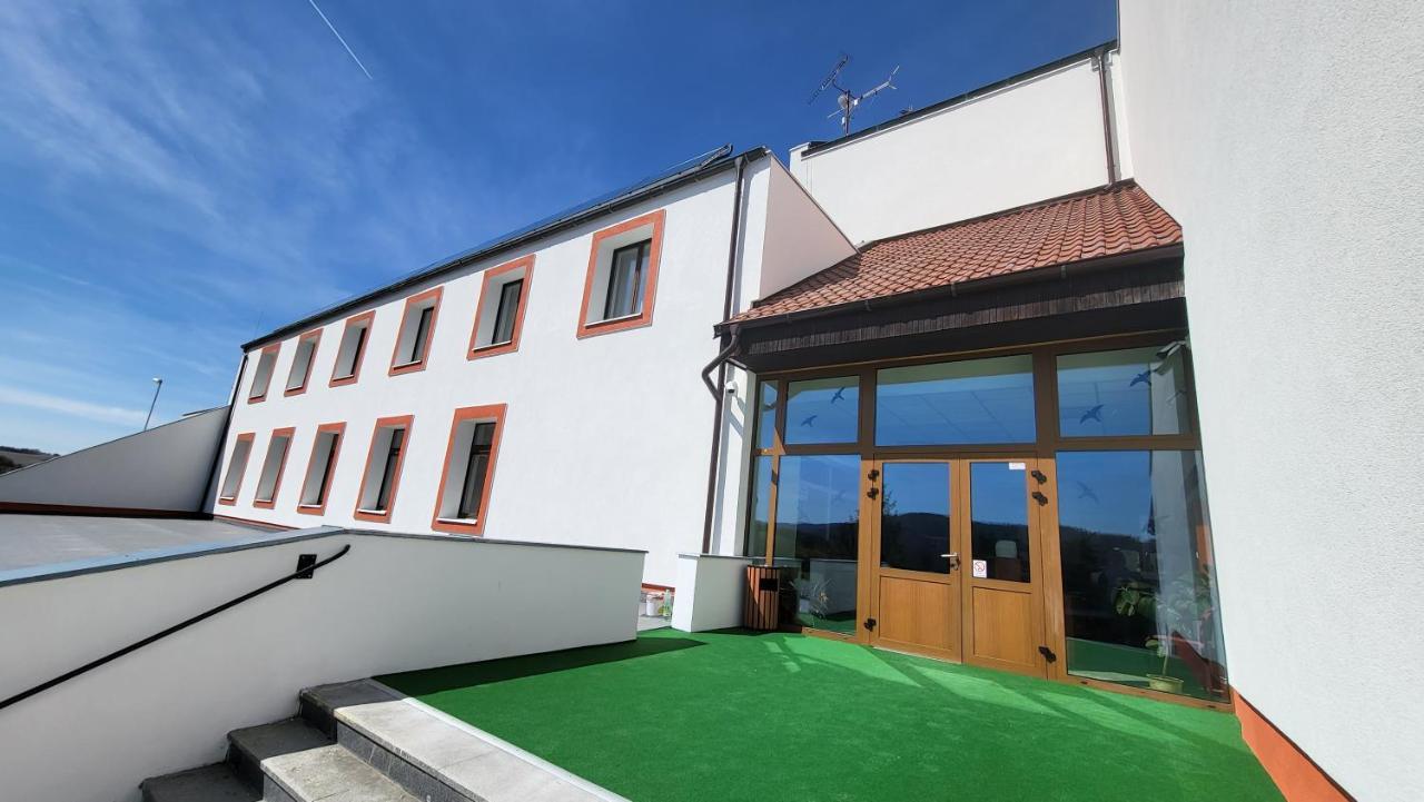 Hrebecniky Hotel Berounka מראה חיצוני תמונה